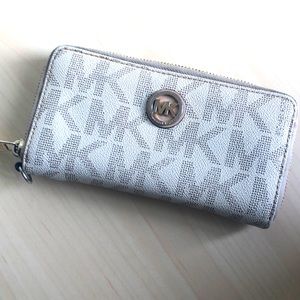 Micheal Kors Wristlet